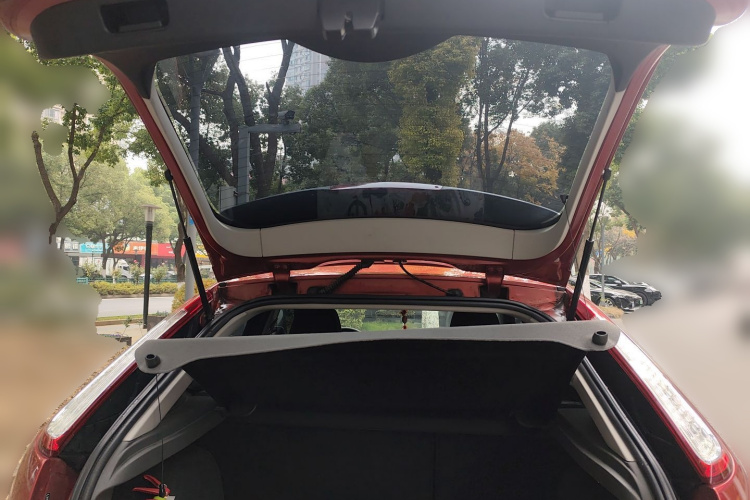 福特 福克斯 2013款 两厢经典 1.8L 手动基本型中控内饰23