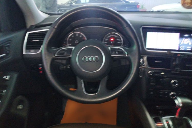 奥迪Q5 2018款 典藏版 40 TFSI 进取型中控内饰13