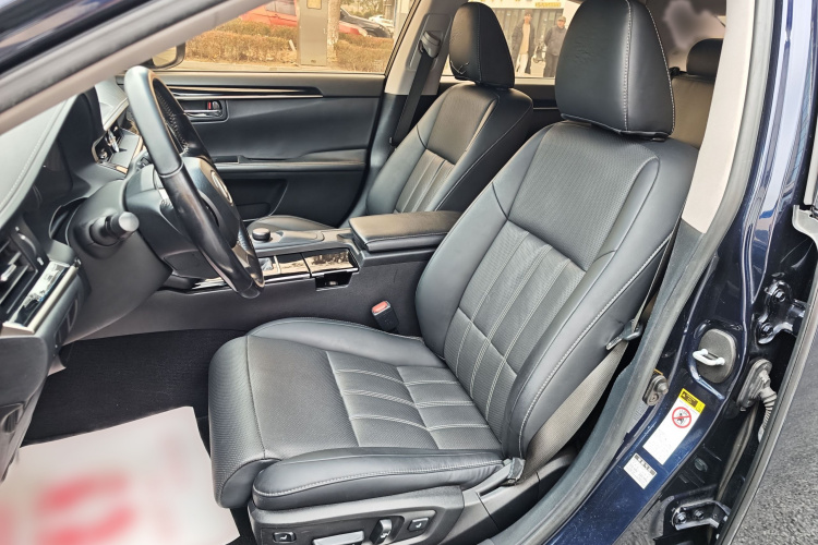 雷克萨斯ES 2015款 200 精英版局部细节19