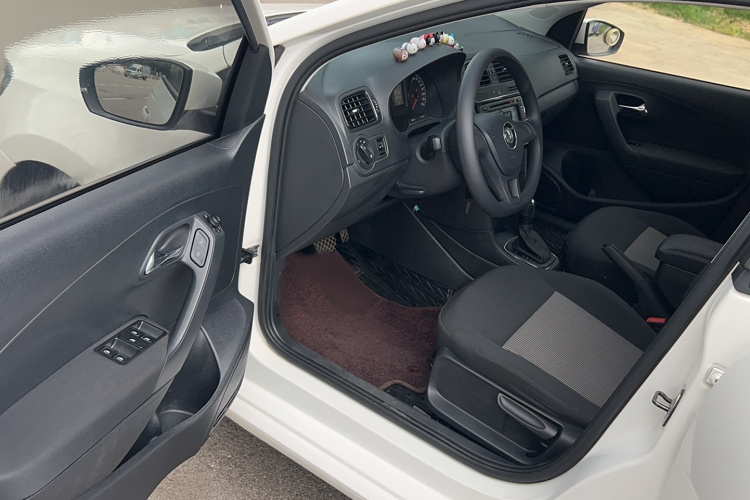 大众 Polo 2016款 1.4L 自动风尚型中控内饰7004