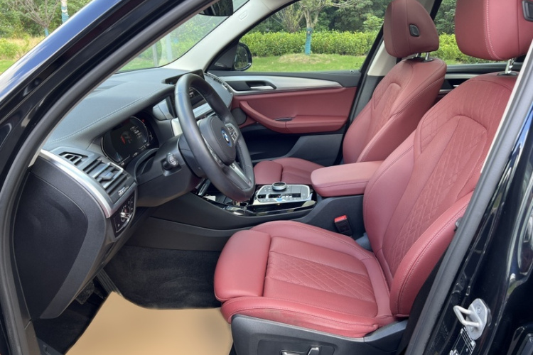 宝马iX3 2023款 创领型中控内饰7001