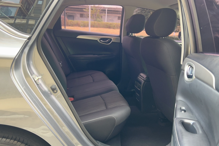 日产 轩逸 2021款 经典 1.6XE CVT舒适版中控内饰7003