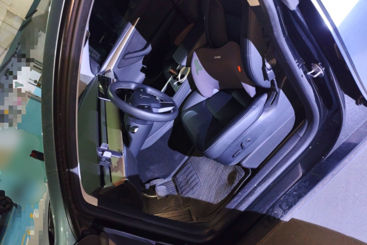 特斯拉 Model Y 2023款 后轮驱动版中控内饰19