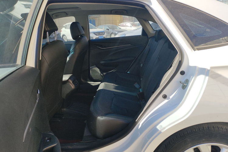 别克 英朗 2021款 改款 典范 1.5L 自动精英型中控内饰7004