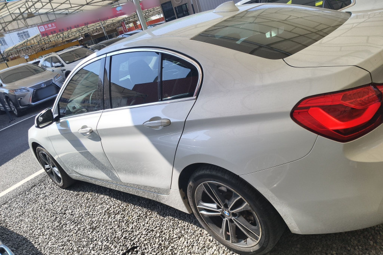 宝马1系 2019款 118i 时尚型车身外观4