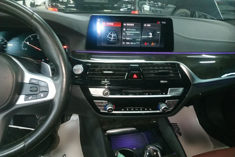 宝马5系 2019款 530Li xDrive M运动套装中控内饰7002