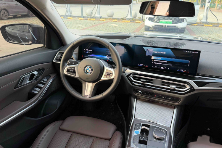 宝马i3 2024款 eDrive 40 L 曜夜套装中控内饰7005