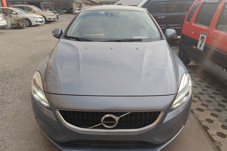 沃尔沃V40 2018款 T3 智逸版车身外观2