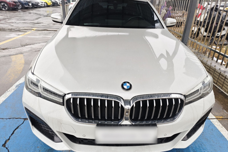 宝马5系 2022款 改款三 530Li 尊享型 M运动套装车身外观2