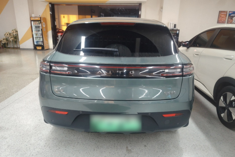 鸿蒙智行 问界M5 2022款 增程四驱至臻版车身外观6