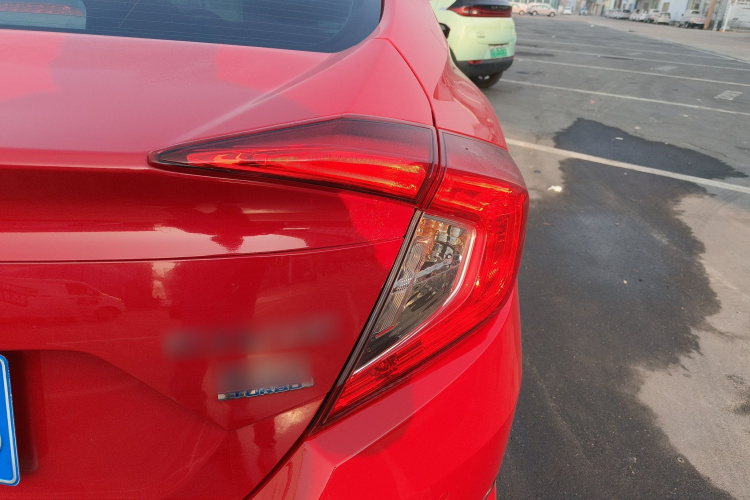 本田 思域 2016款 220TURBO CVT豪华版车身外观9