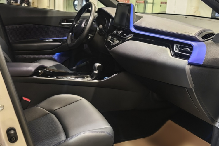 丰田C-HR 2020款 2.0L 领先版中控内饰7001