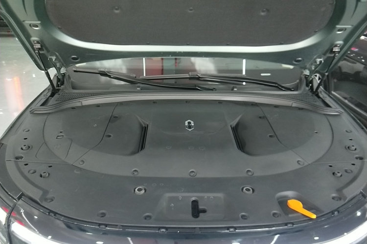 鸿蒙智行 问界M7 2022款 1.5T 四驱旗舰版机舱底盘24