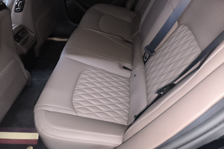 比亚迪 汉 2022款 DM-i 121KM 尊荣型中控内饰21