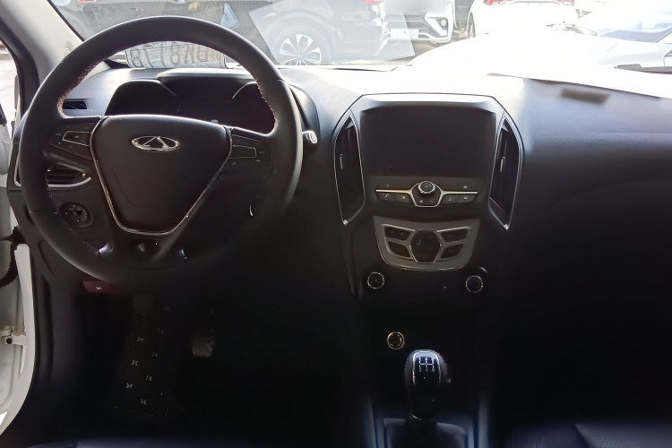 奇瑞 艾瑞泽5 2017款 1.5L 手动时尚版中控内饰12