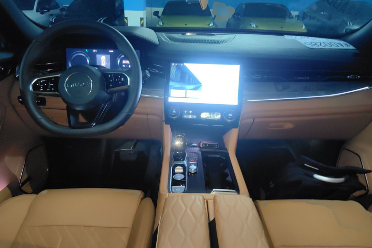 领克09 2024款 2.0T 四驱运动版 五座中控内饰7002