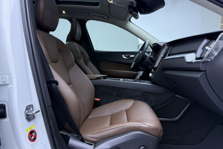 沃尔沃XC60 2019款 T5 四驱智逸版 国V中控内饰7003