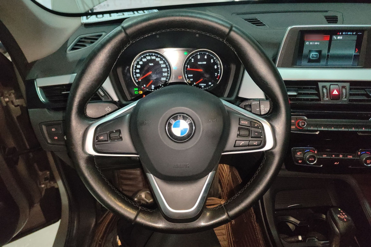 宝马X1 2019款 sDrive20Li 领先型中控内饰13