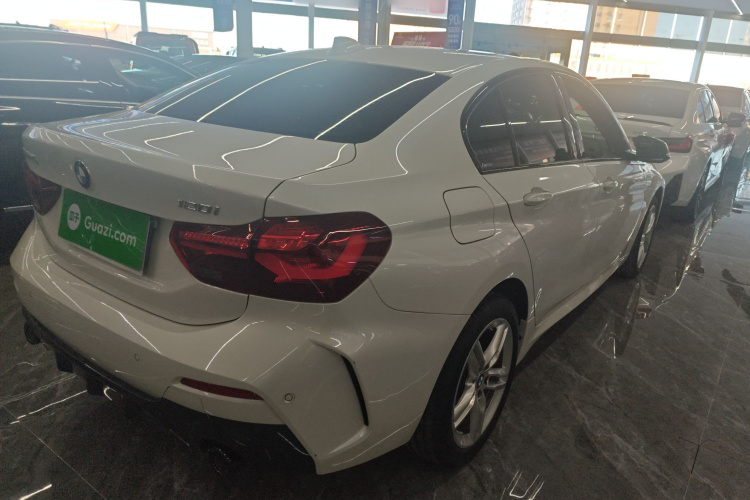 宝马1系 2023款 120i M运动曜夜版车身外观7