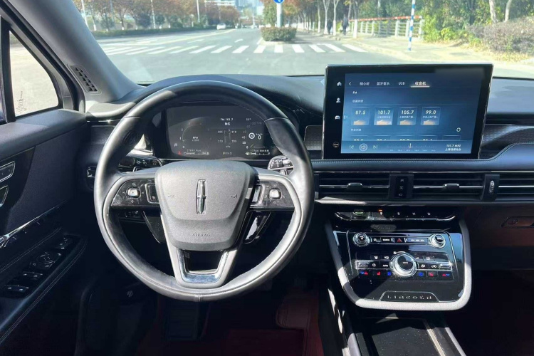 林肯 冒险家 2022款 2.0T 两驱尊雅版中控内饰7004