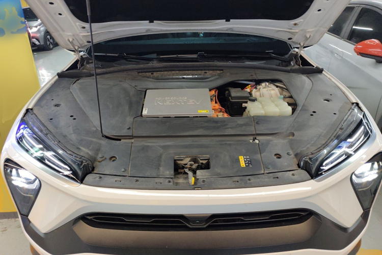 蔚来ES6 2020款 610KM 性能版机舱底盘24