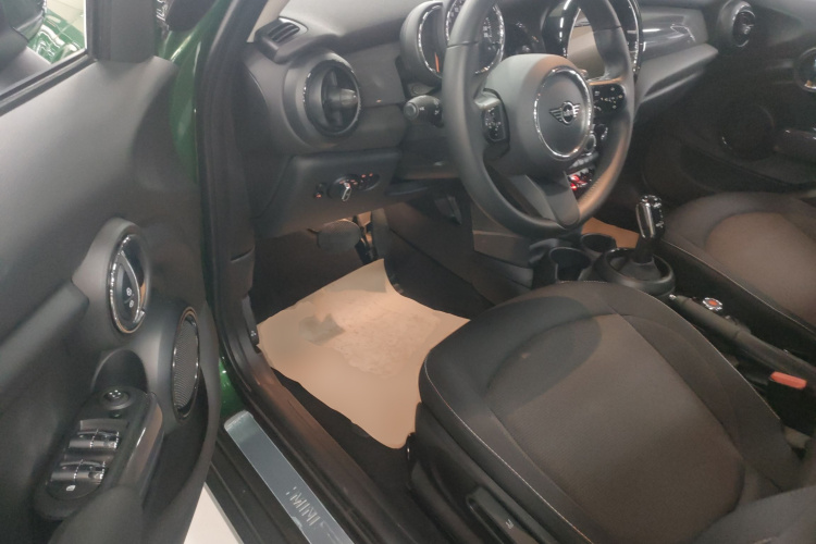 MINI 2023款 1.5T ONE 五门版局部细节19