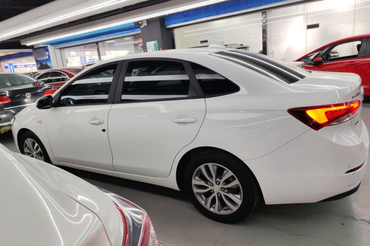 别克 英朗 2019款 18T 自动互联精英型 国VI车身外观4