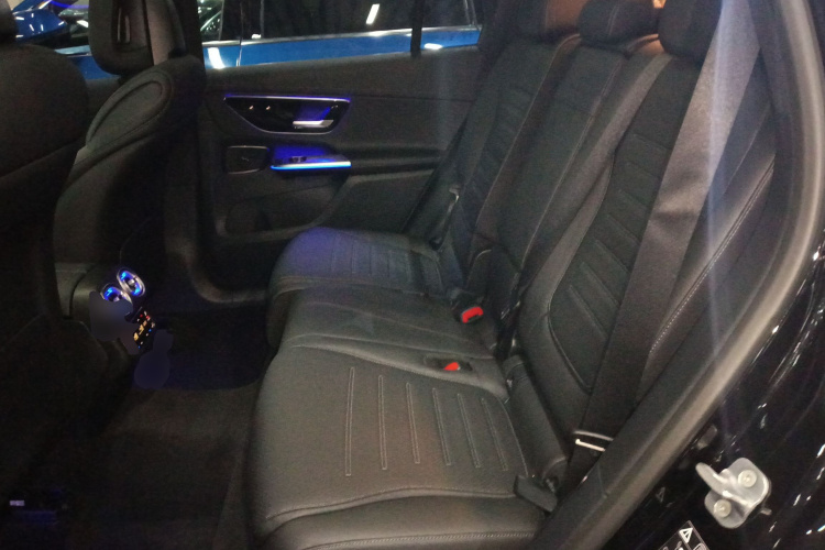 奔驰GLC 2025款 改款 GLC 300 L 4MATIC 动感型 7座中控内饰7004