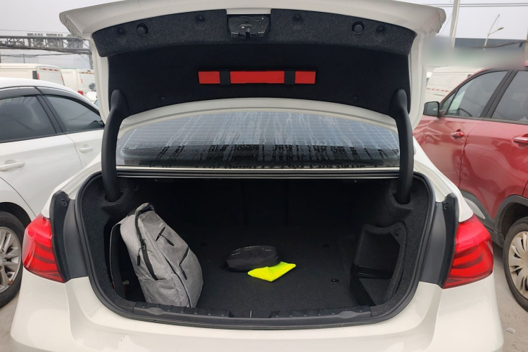 宝马3系 2018款 320Li 领先型M运动套装机舱底盘23