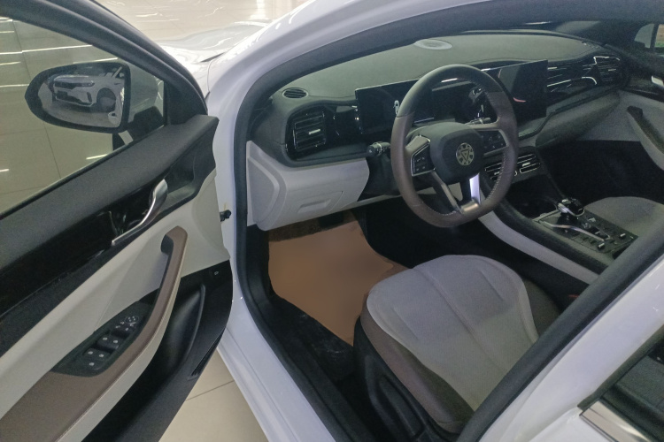 比亚迪 秦PLUS 2024款 荣耀版 DM-i 55KM领先型中控内饰20