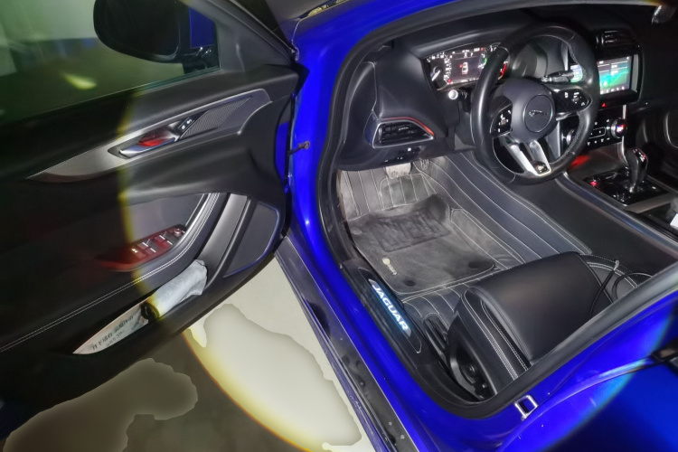 捷豹XEL 2020款 2.0T 200PS R-DYNAMIC S进取运动版中控内饰20