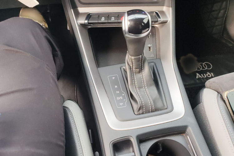 奥迪Q3 2020款 35 TFSI 进取动感型局部细节18