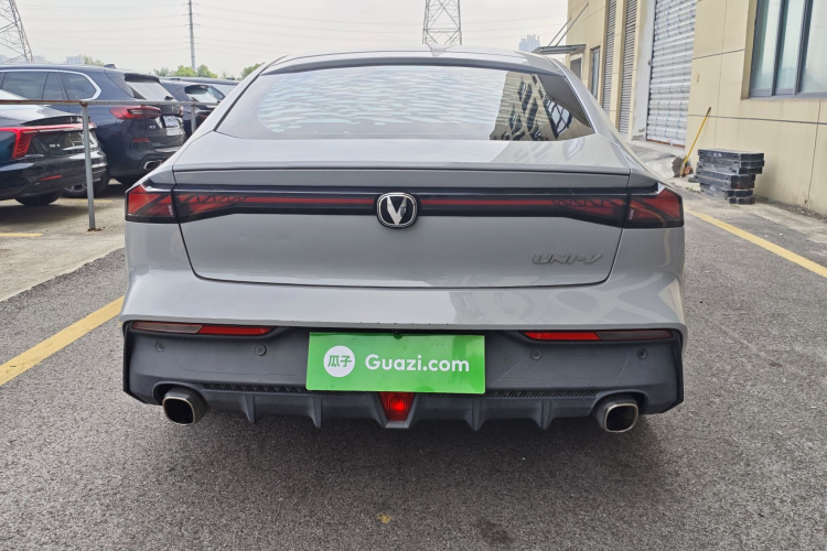 长安UNI-V 2022款 1.5T 智慧领航型车身外观6003