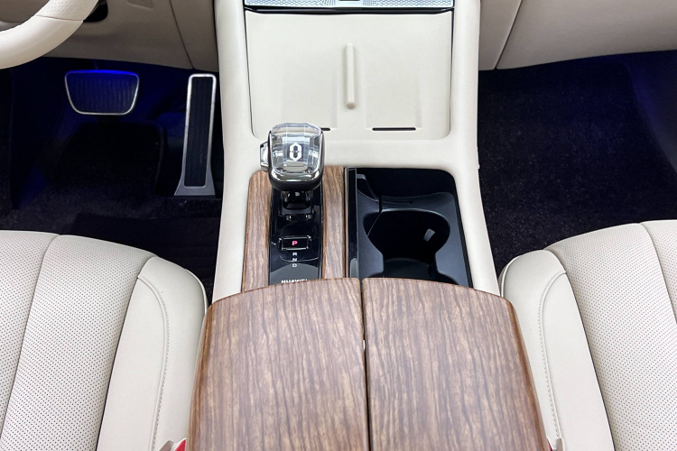 鸿蒙智行 问界M7 2024款 1.5T 智驾四驱Max版 5座中控内饰7012