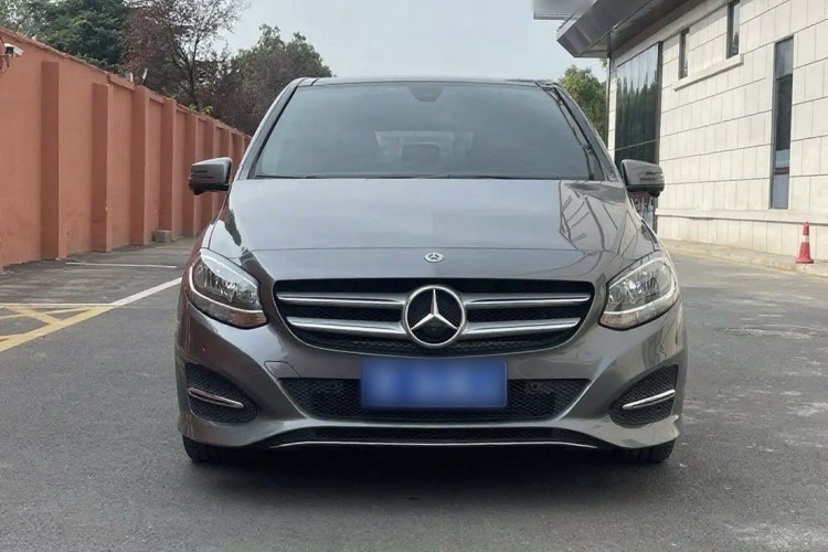 奔驰B级 2018款 B 200 动感型车身外观6008