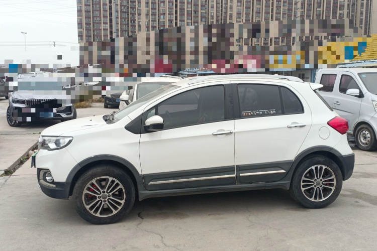 哈弗H1 2015款 1.5L AMT豪华型车身外观4