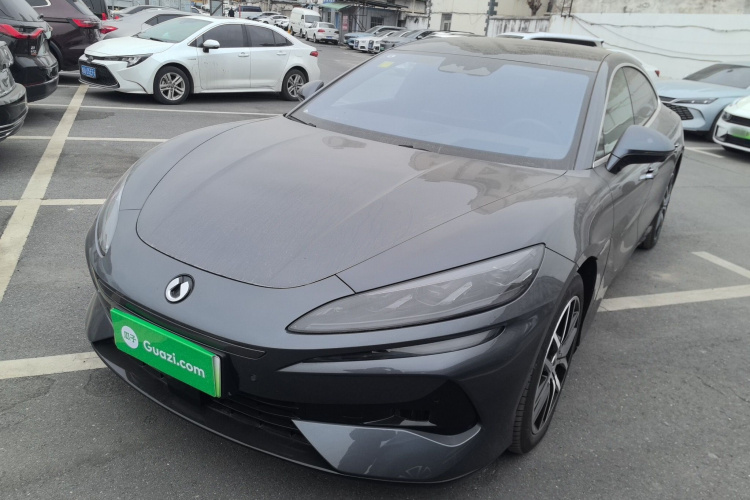 腾势Z9 2024款 1100km 四驱Max版车身外观1