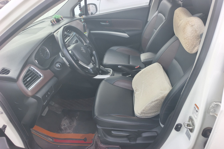 铃木 骁途 2017款 1.6L CVT两驱都市进取型中控内饰19