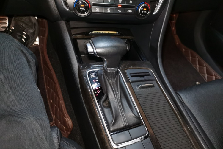 起亚K5 2016款 2.0L 自动LUX局部细节18