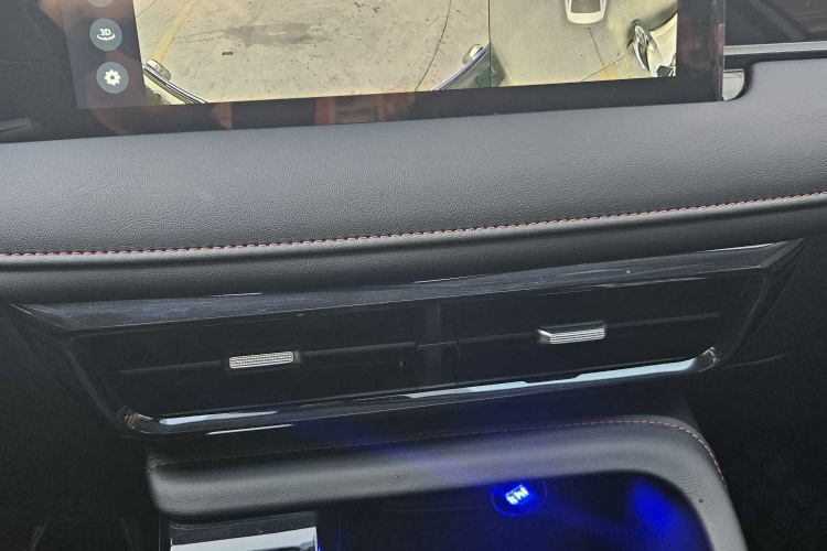 荣威i5 2023款 1.5L CVT尊荣版中控内饰7003