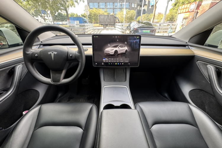 特斯拉 Model Y 2022款 改款 后轮驱动版中控内饰7003