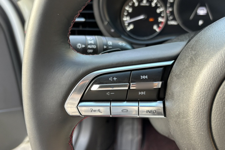 马自达3 昂克赛拉 2023款 2.0L 自动质雅版中控内饰7004