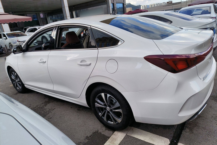 长安 逸动 2024款 PLUS 蓝鲸NE 1.4T GDI DCT高能版车身外观4