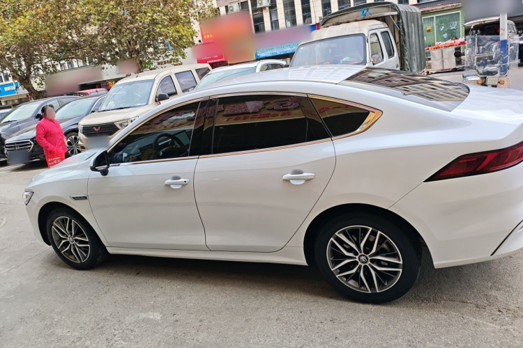 比亚迪 秦PLUS 2023款 冠军版 EV 510KM领先型车身外观4