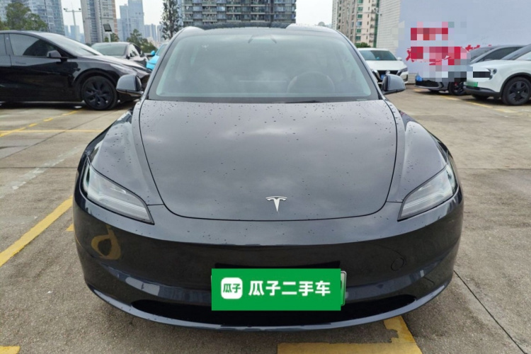 特斯拉 Model 3 2023款 后轮驱动版车身外观2