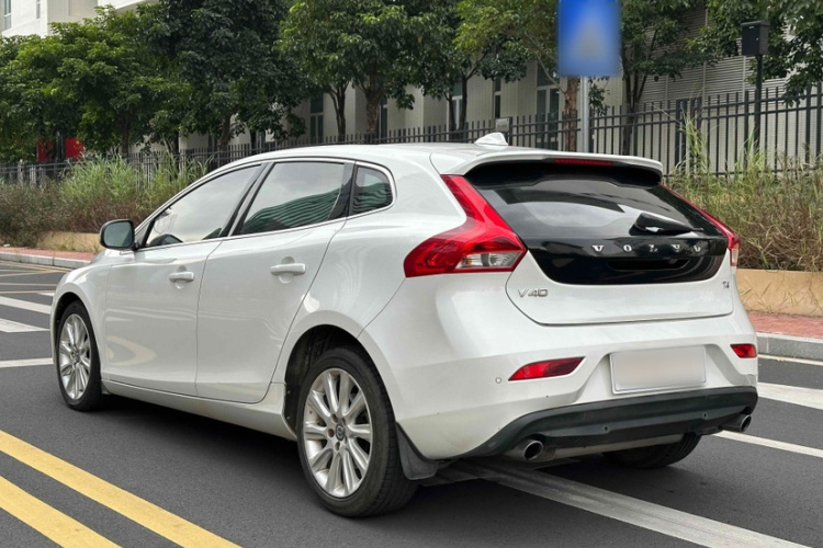 沃尔沃V40 2016款 T4 智雅版车身外观6006