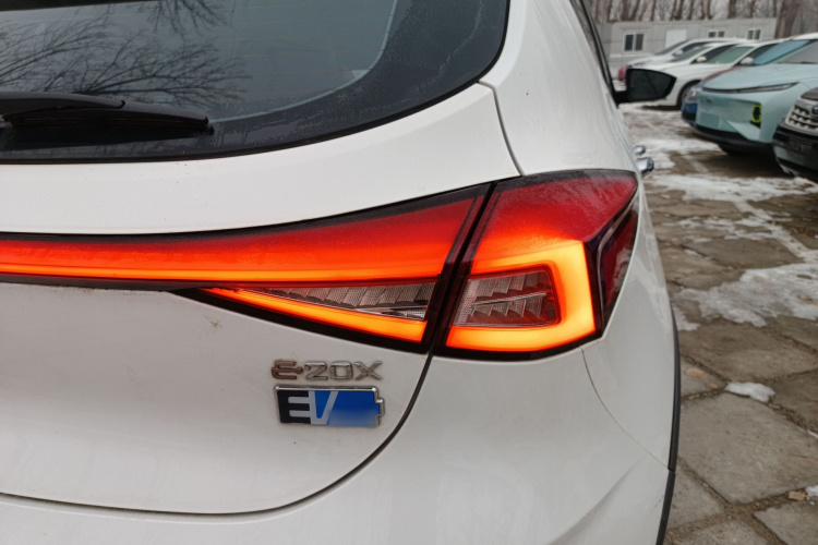 思皓E20X 2020款 不凡版车身外观9