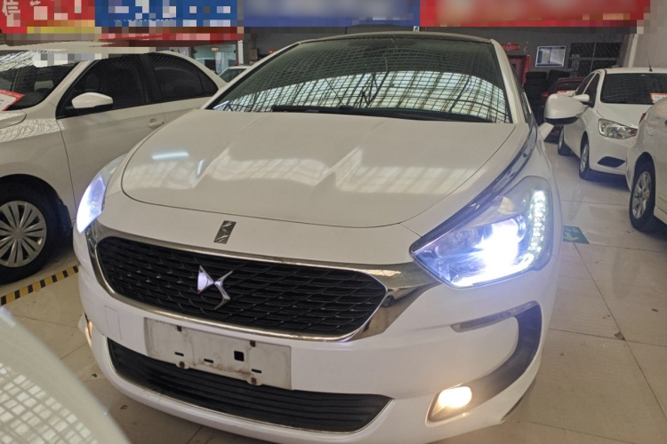 DS 5 2015款 1.6T 豪华版THP160车身外观2