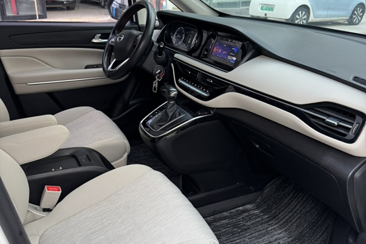 广汽传祺 传祺M6 2019款 270T DCT精英版（七座）国VI中控内饰7005