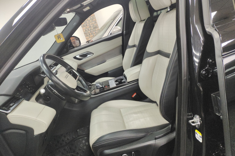 路虎 揽胜星脉 2022款 250PS 熠金珍藏版中控内饰19